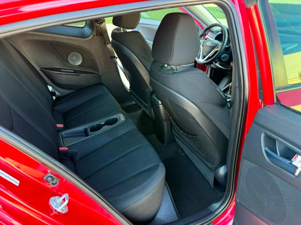 2015 Hyundai Veloster - Image 9 of 15