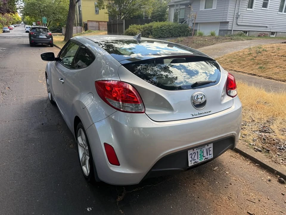 2015 Hyundai Veloster - Image 2 of 17