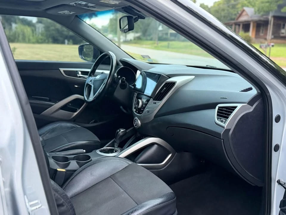 2015 Hyundai Veloster - Image 10 of 13