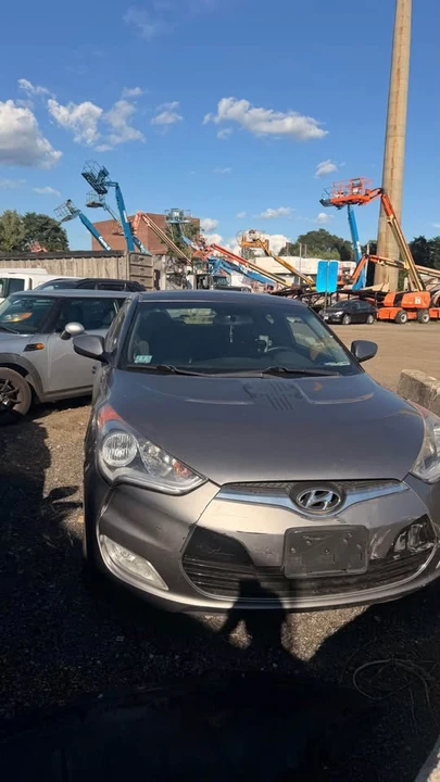 2015 Hyundai Veloster - Image 10 of 14