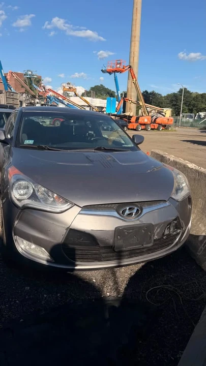 2015 Hyundai Veloster - Image 2 of 14