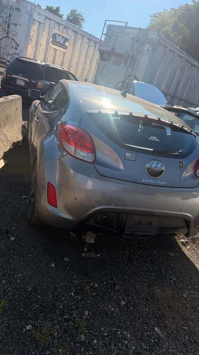 2015 Hyundai Veloster - Image 12 of 14