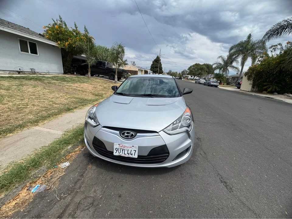 2015 Hyundai Veloster - Image 2 of 9