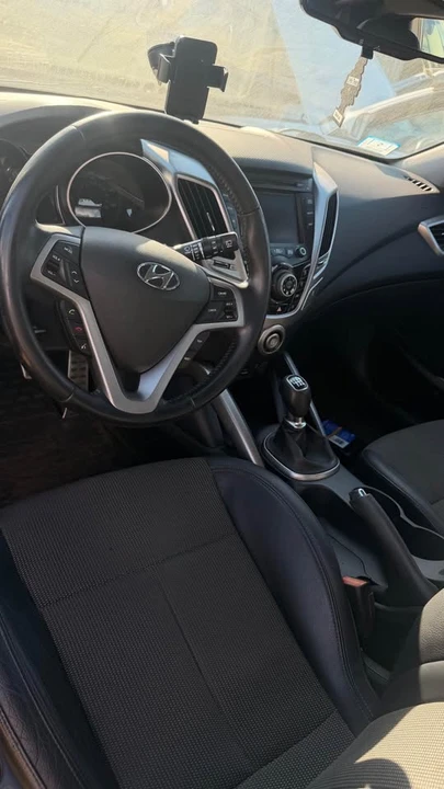 2015 Hyundai Veloster - Image 7 of 14