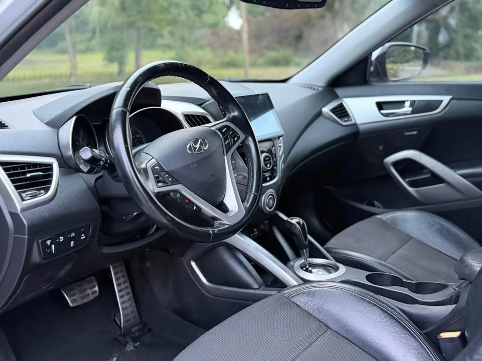 2015 Hyundai Veloster - Image 9 of 13