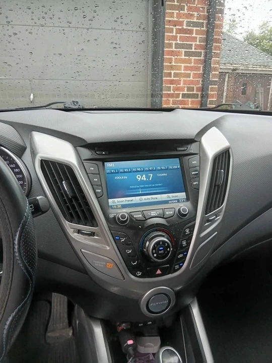 2015 Hyundai Veloster - Image 7 of 11