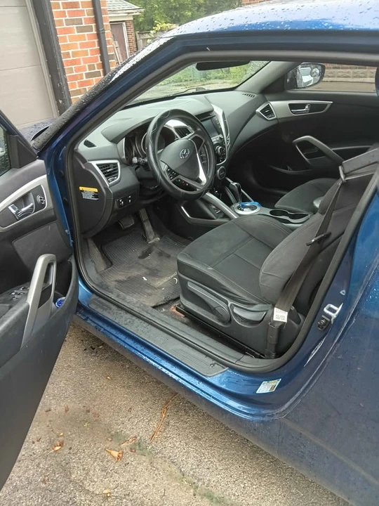 2015 Hyundai Veloster - Image 6 of 11