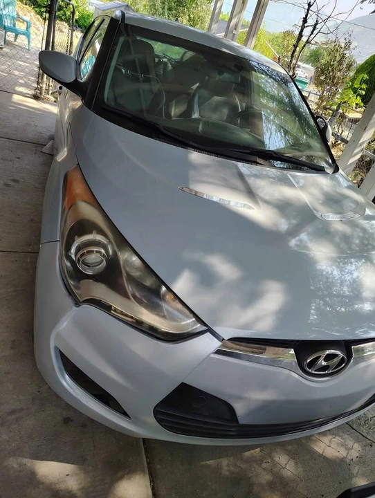 2015 Hyundai Veloster - Image 2 of 2