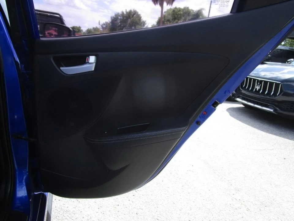 2015 Hyundai Veloster - Image 18 of 20