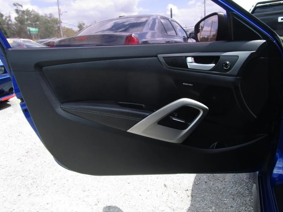 2015 Hyundai Veloster - Image 16 of 20