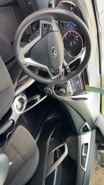 2015 Hyundai Veloster - Image 10 of 13
