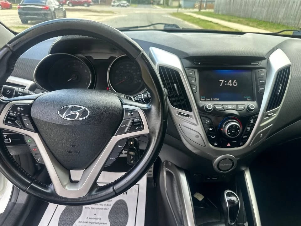 2015 Hyundai Veloster - Image 12 of 15