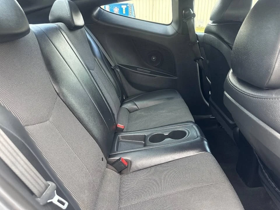 2015 Hyundai Veloster - Image 10 of 15
