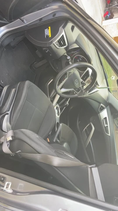 2015 Hyundai Veloster - Image 9 of 13
