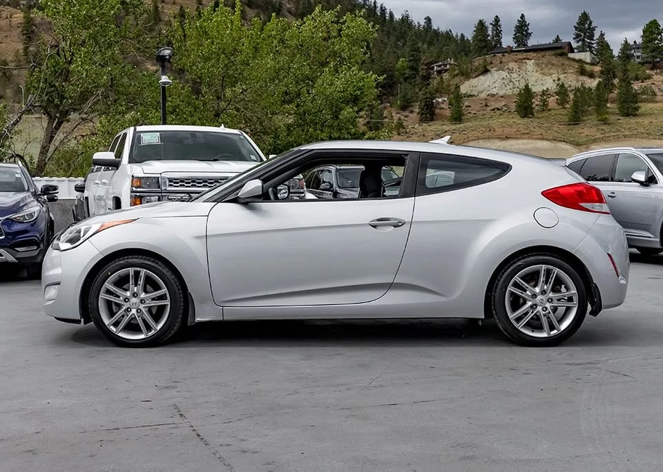 2015 Hyundai Veloster - Image 2 of 8