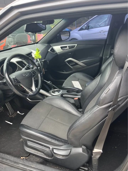 2015 Hyundai Veloster - Image 3 of 4