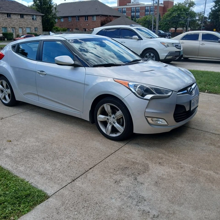 2015 Hyundai Veloster - Image 2 of 4