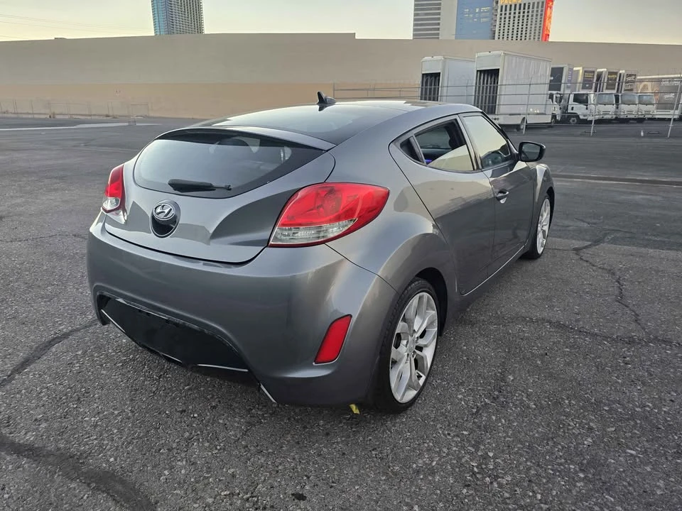 2015 Hyundai Veloster - Image 10 of 20