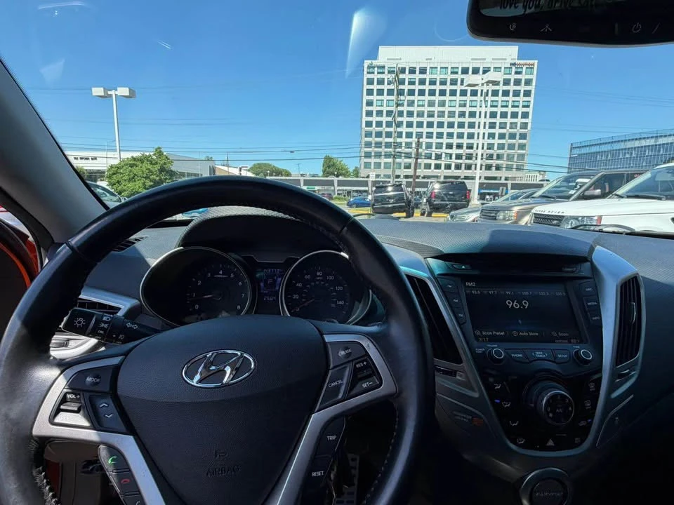 2015 Hyundai Veloster - Image 10 of 13
