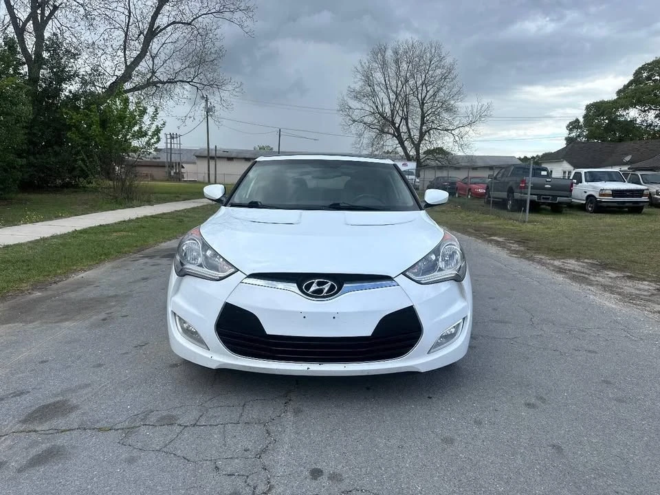 2015 Hyundai Veloster - Image 2 of 15