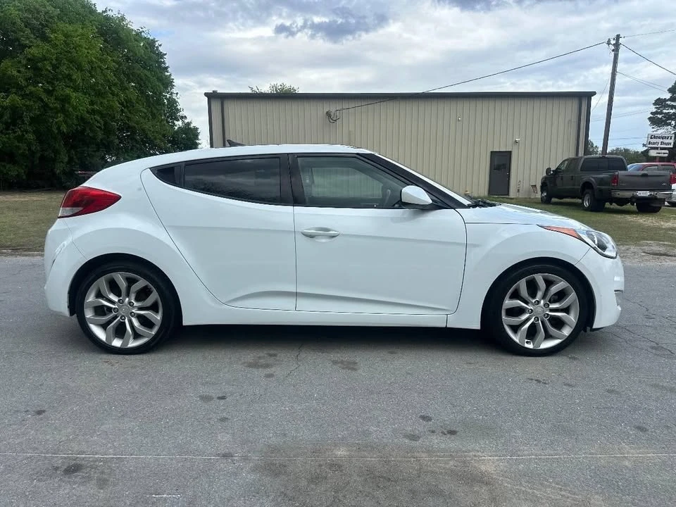 2015 Hyundai Veloster - Image 8 of 15