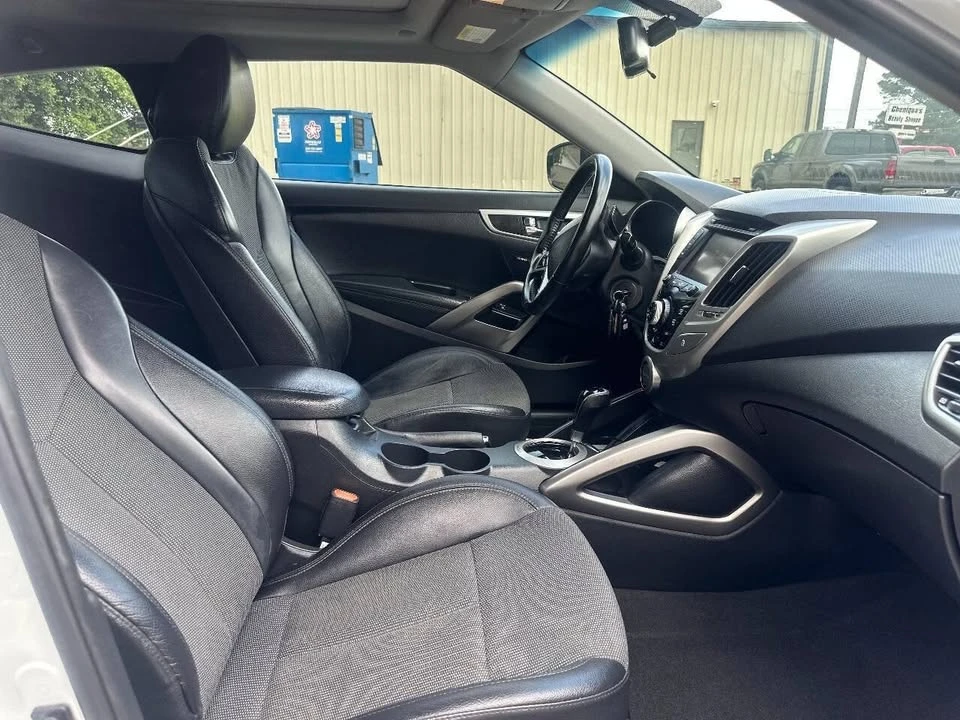 2015 Hyundai Veloster - Image 9 of 15