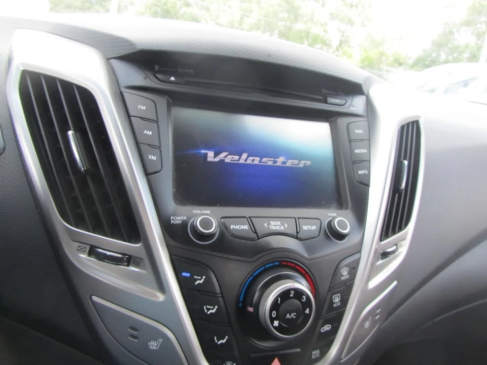 2015 Hyundai Veloster - Image 11 of 19