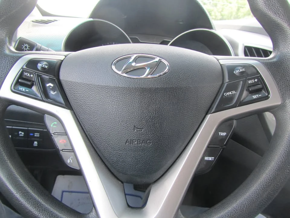 2015 Hyundai Veloster - Image 10 of 19
