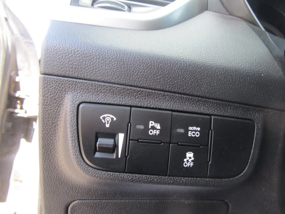 2015 Hyundai Veloster - Image 16 of 19