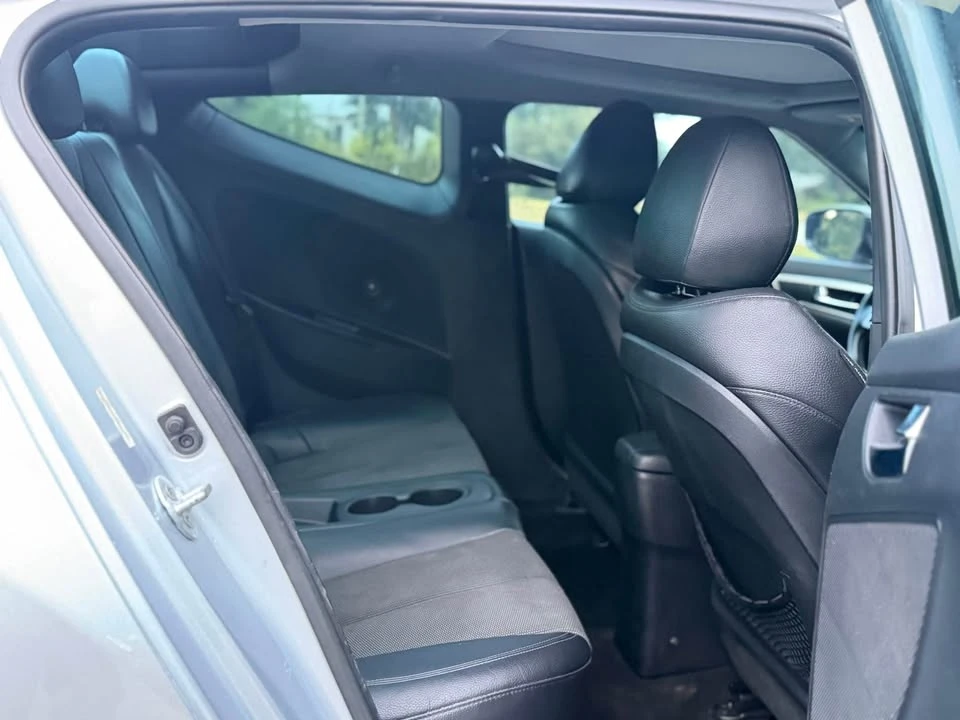 2015 Hyundai Veloster - Image 14 of 17