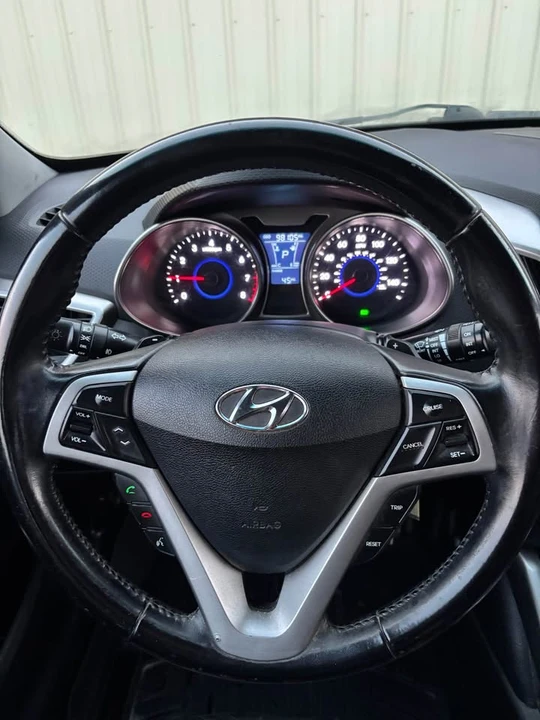 2015 Hyundai Veloster - Image 10 of 11