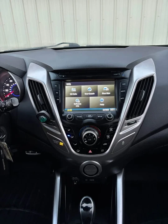 2015 Hyundai Veloster - Image 9 of 11