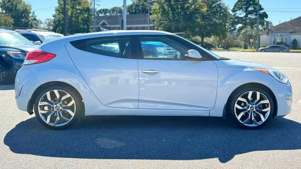 2015 Hyundai Veloster - Image 8 of 20