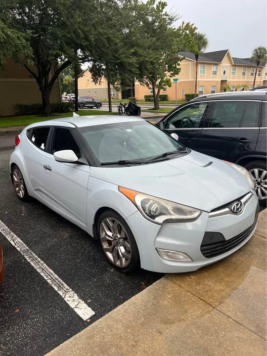 2015 Hyundai Veloster - Image 2 of 9