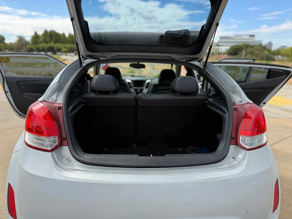 2015 Hyundai Veloster - Image 13 of 16