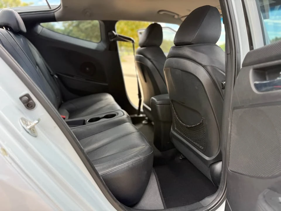 2015 Hyundai Veloster - Image 11 of 16