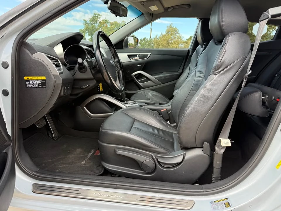 2015 Hyundai Veloster - Image 9 of 16