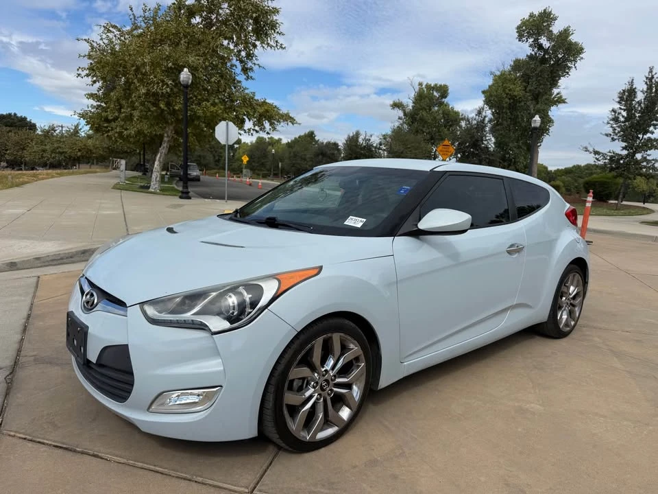 2015 Hyundai Veloster - Image 2 of 16