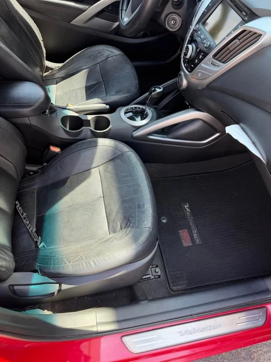 2015 Hyundai Veloster - Image 10 of 11