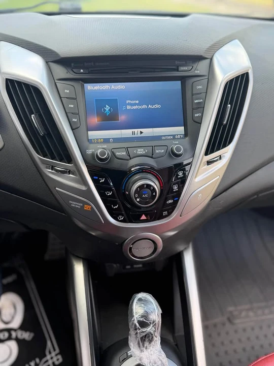 2015 Hyundai Veloster - Image 11 of 14