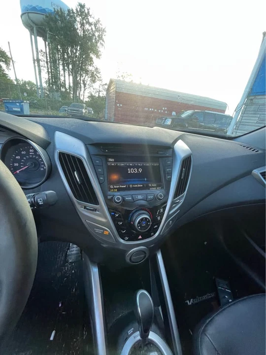 2015 Hyundai Veloster - Image 8 of 11