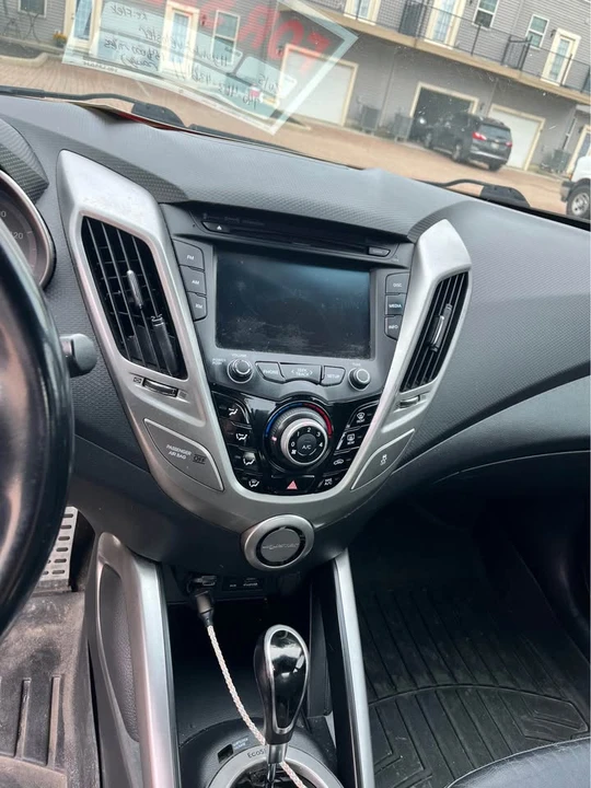 2015 Hyundai Veloster - Image 17 of 19