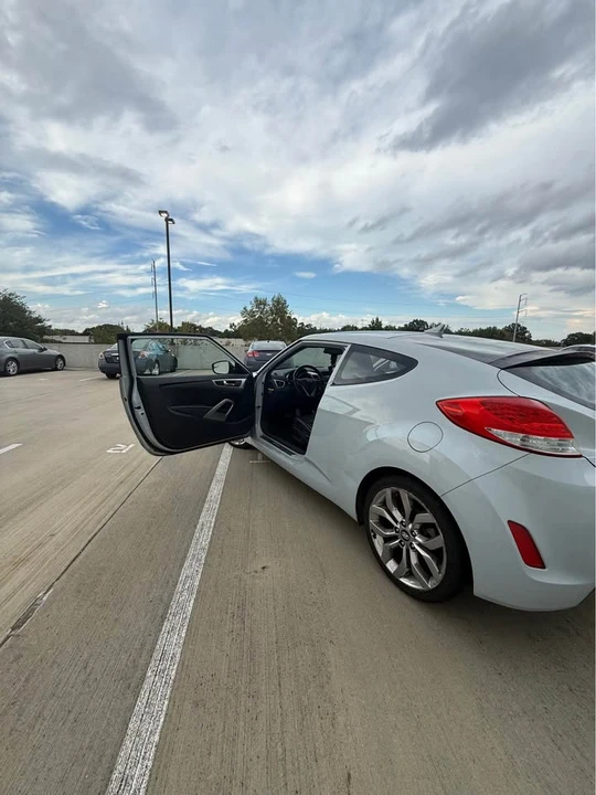 2015 Hyundai Veloster - Image 2 of 7