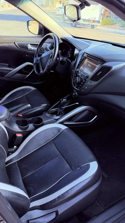 2015 Hyundai Veloster - Image 9 of 20