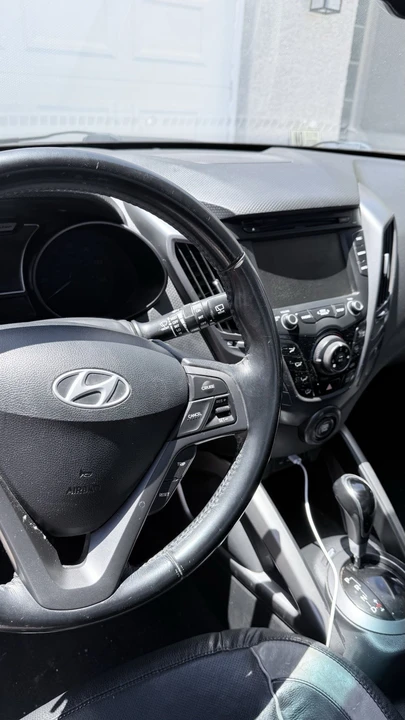 2015 Hyundai Veloster - Image 17 of 20