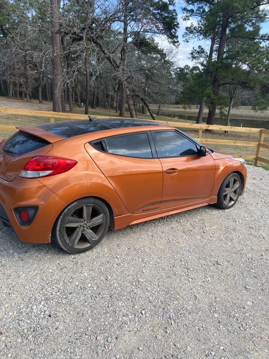2015 Hyundai Veloster - Image 2 of 3