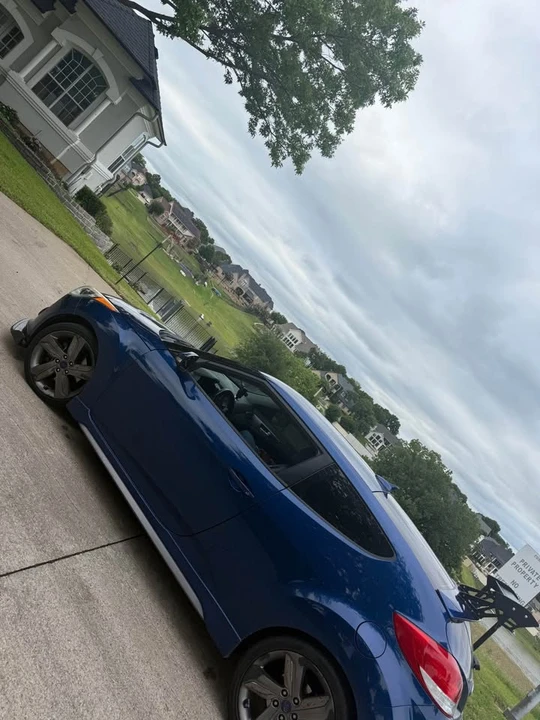 2015 Hyundai Veloster - Image 2 of 10