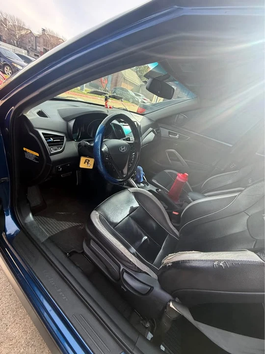 2015 Hyundai Veloster - Image 9 of 10