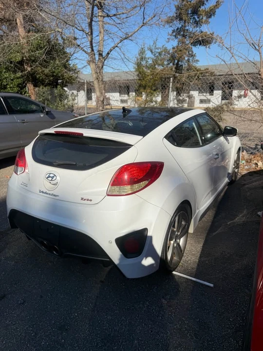 2015 Hyundai Veloster - Image 3 of 4