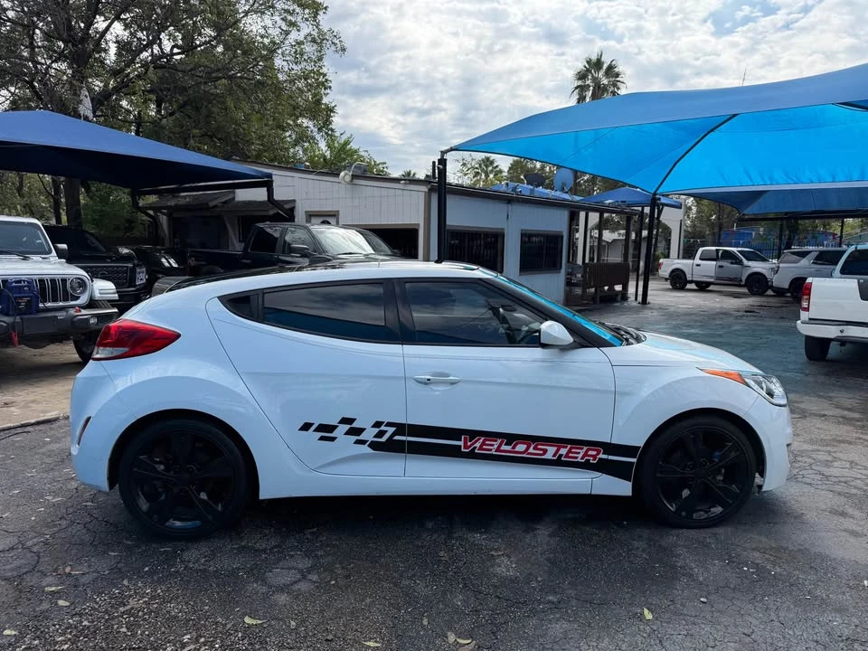2015 Hyundai Veloster - Image 3 of 17